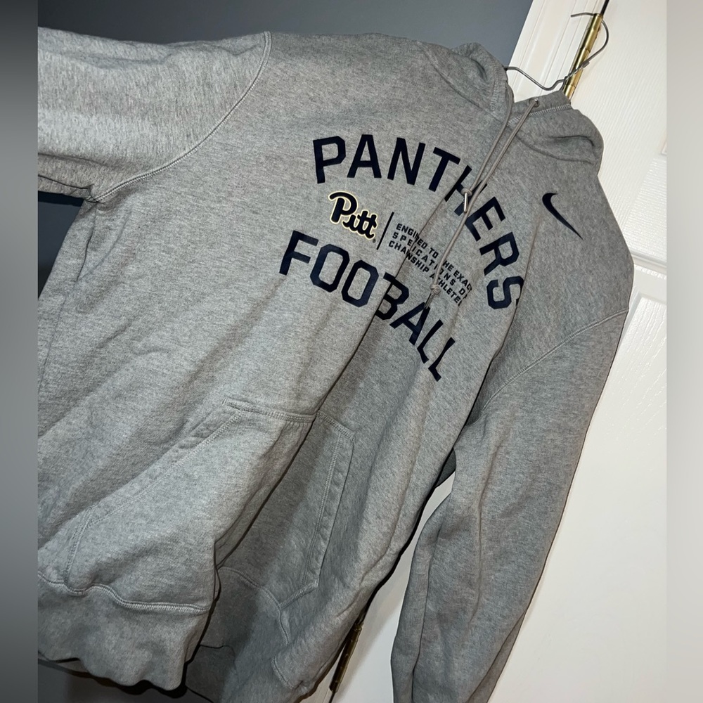 grey nike heavyweight sweatshirt